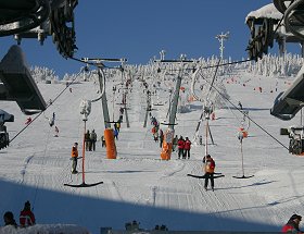 Der Hauptskihang mit zwei Schleppliften