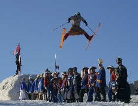 Traditioneller Skifasching auf Europas gr&ouml;ssten Dreih&uuml;belschanzen