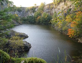 Der alte Marmorsteinbruch mit besonderen Gesteinsformationen