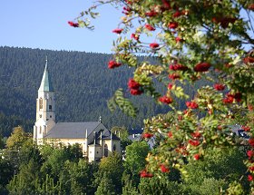Die evangelische Martin-Luther-Kirche inmitten unserer Stadt