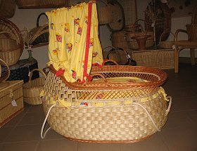  Babykorb  mit Würfelmuster zum Hängen